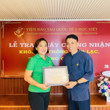 LỄ TRAO CHỨNG NHẬN KHÓA HỌC TRUYỀN NGHỀ DƯỠNG SINH TRỊ LIỆU K18